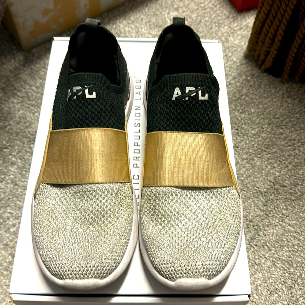 Apl womens techloom bliss sneakers